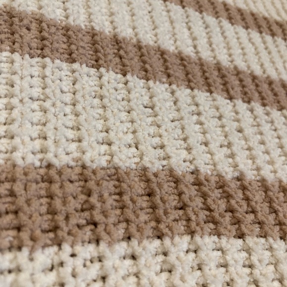 Really cute Knitted sweater!! - Picture 2 of 4